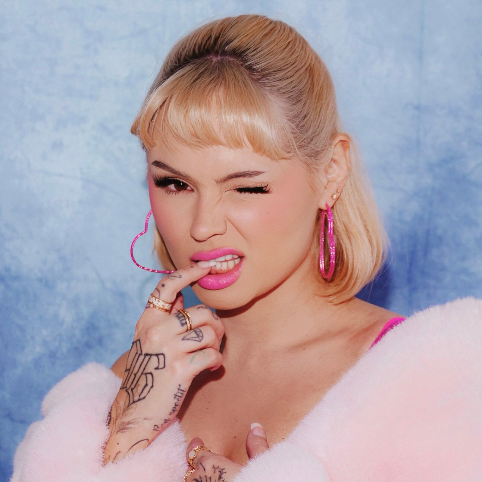 Edited in Tezza with: Contrast Talia Mar